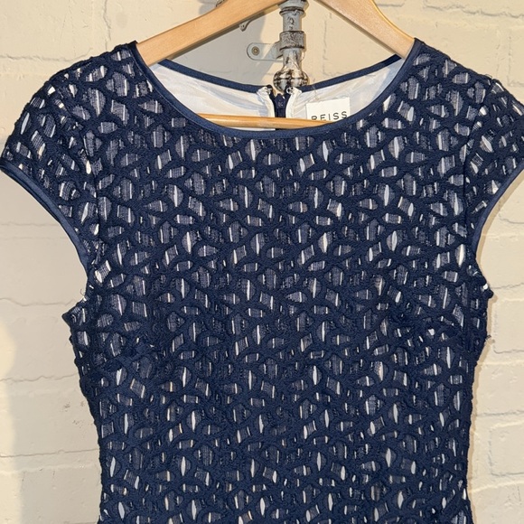 Reiss dress navy Blue Textured lined open knit size 6 cap sleeve - Picture 2 of 5